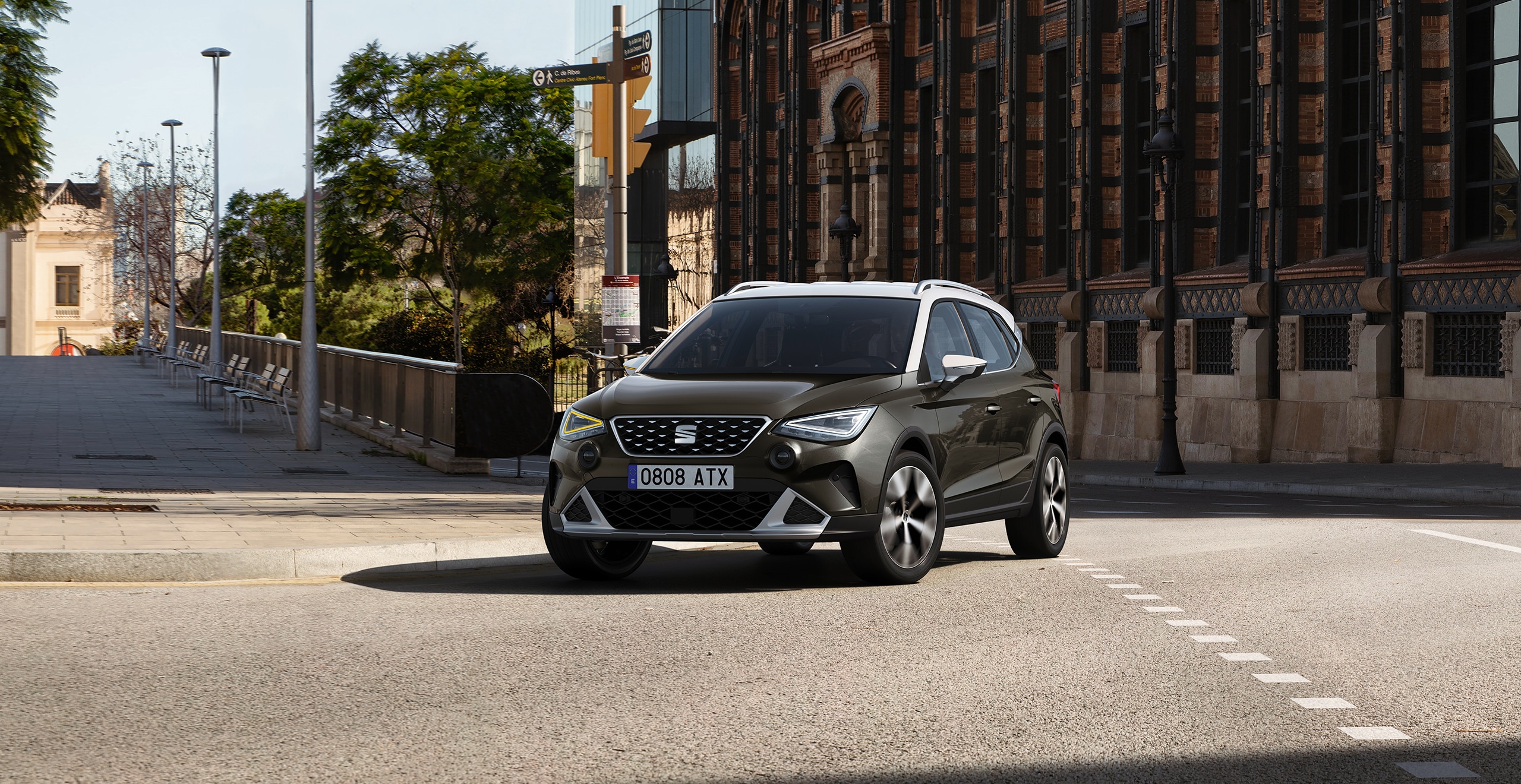 Front side view of a SEAT Arona.