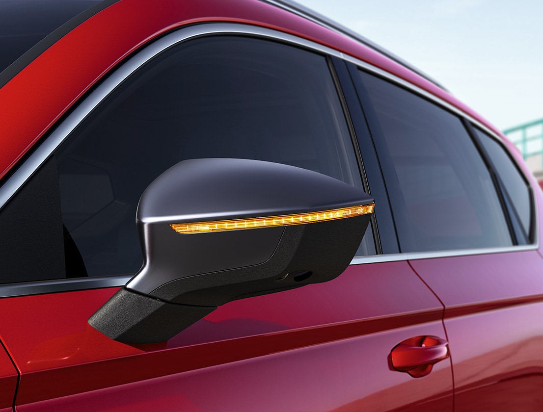 seat-ateca-velvet-red-colour-mirror cap