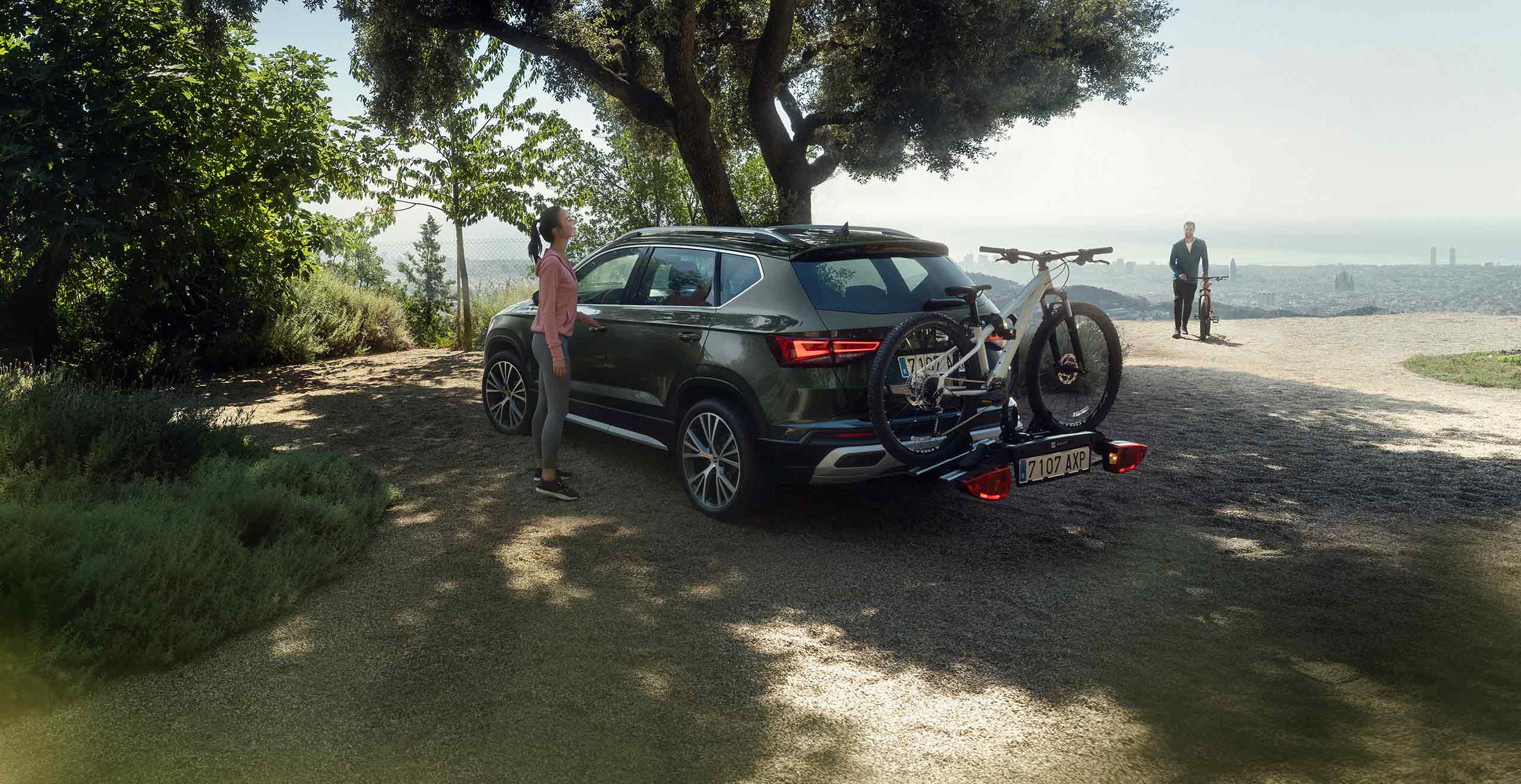 Towing-car-bike-rack-of-the-new-suv-SEAT-Ateca-2020