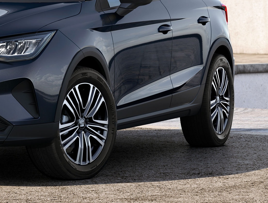 seat-arona-style-17-inch-nuclear-grey-machines-alloy-wheels