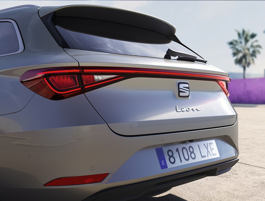 seat leon xc urban silver colour with coast to coast led lights