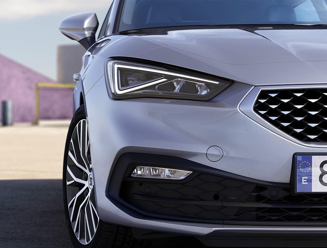 seat leon urban silver colour with full led front lights