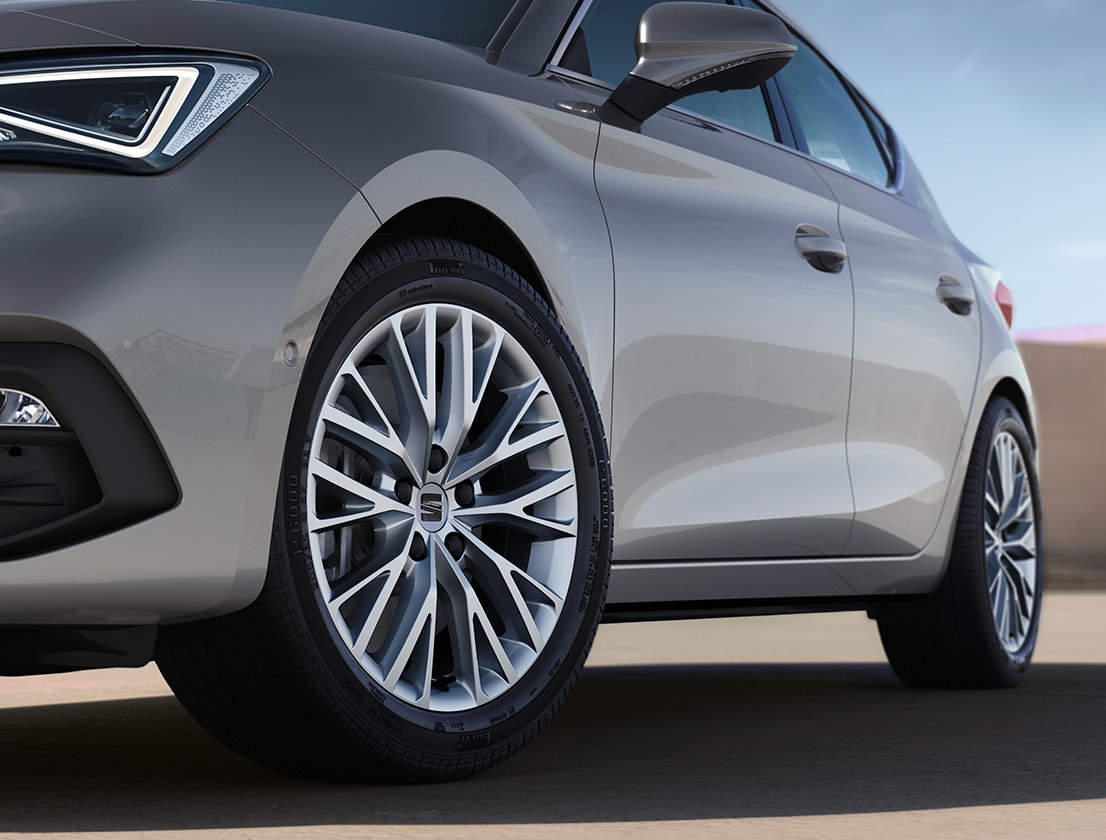 seat leon xc urban silver colour with dynamic alloy wheels