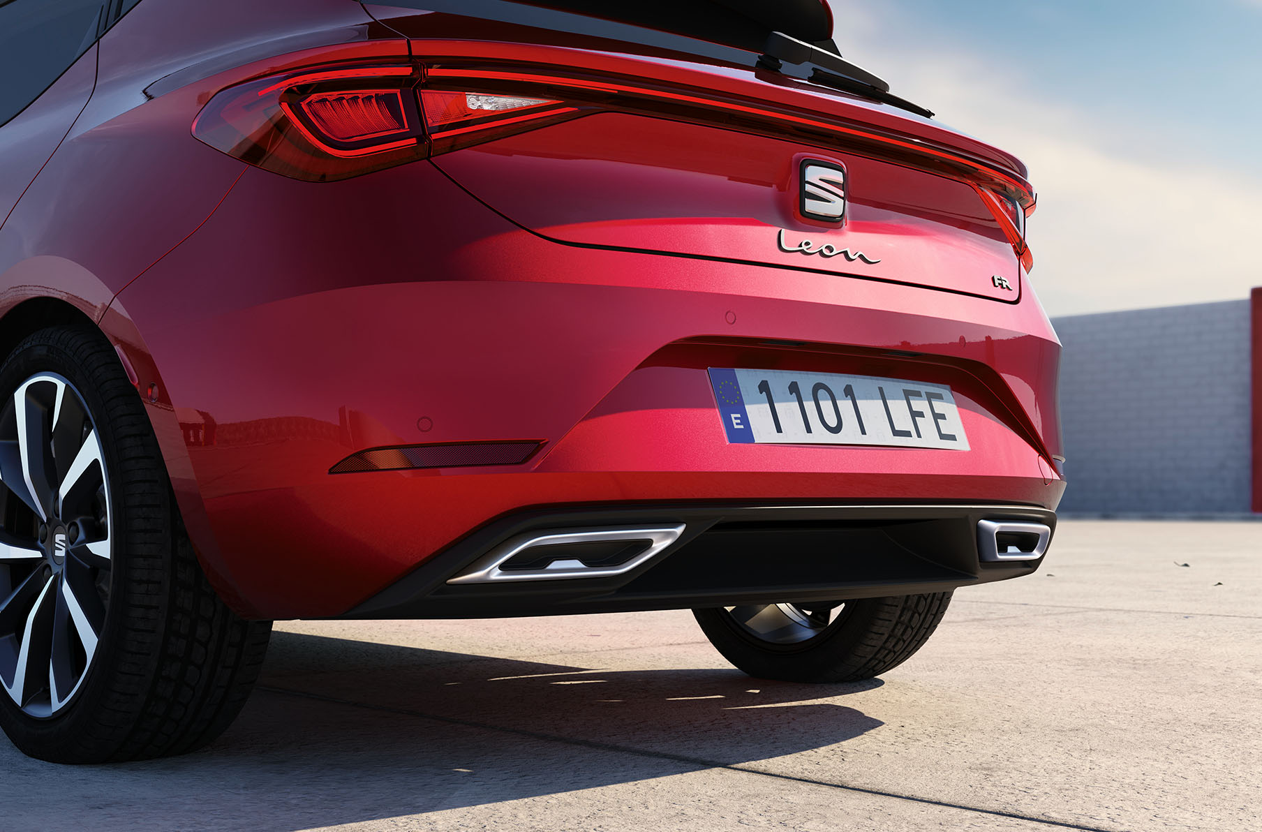 seat leon desire red colour rear bumper with double chrome exhaust pipes