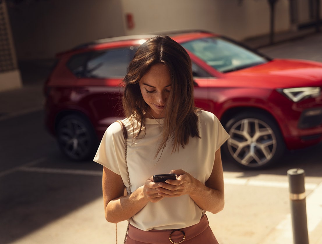 woman-using-seat-connect-app-with-her-smartphone