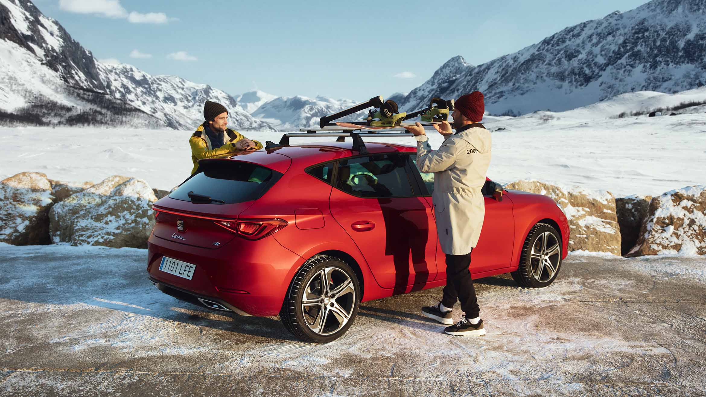 friends putting the ski rack on SEAT Leon desire red colour