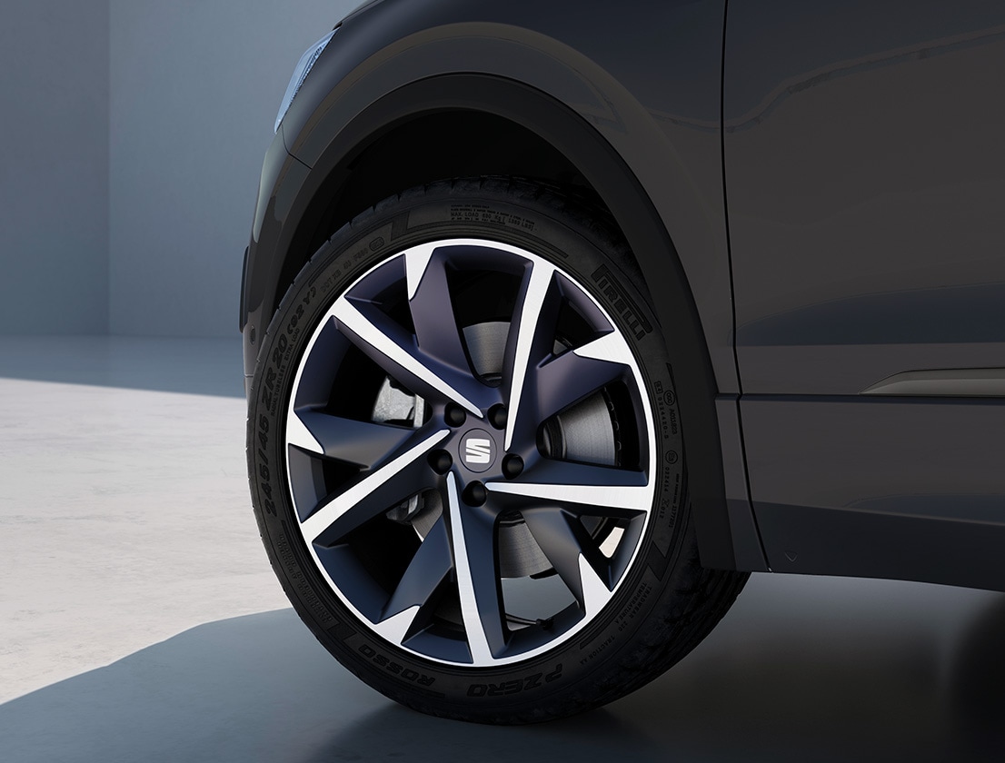 Red SEAT Tarraco FR with 20” Alloys in Cosmo Grey 