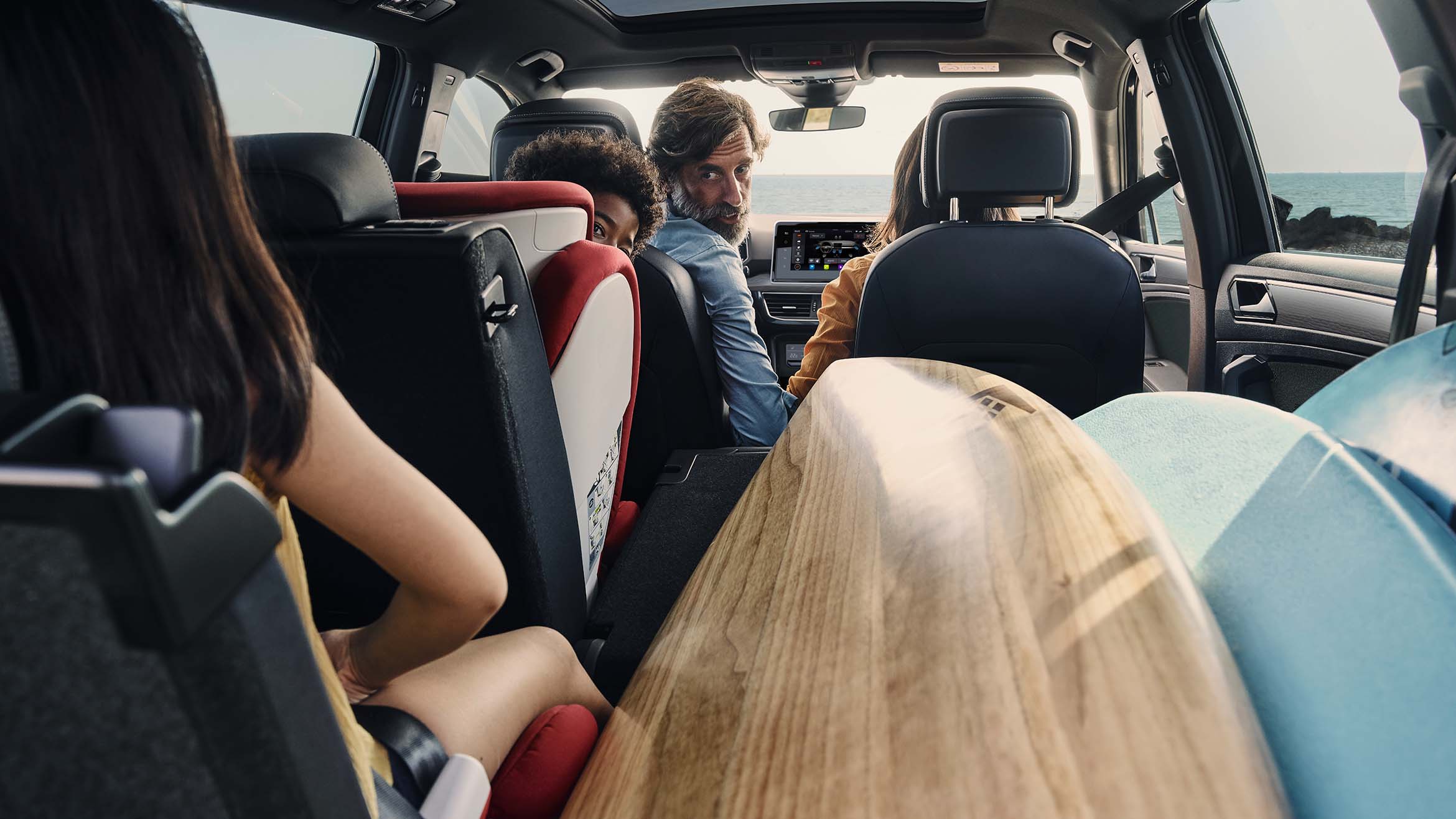 The new SEAT Tarraco XPERIENCE with family in car